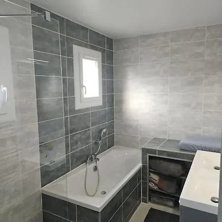 La Maison De Leonie Sur * Vias
